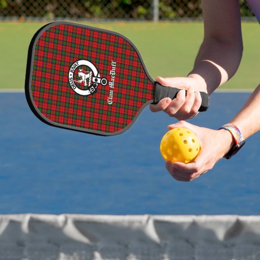 Scottish Clan MacDuff Tartan en Crest Badge Pickleball Paddle (Insitu)