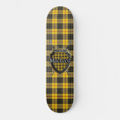 Scottish Clan MacLeod Tartan Shield Skateboard (Voorkant)