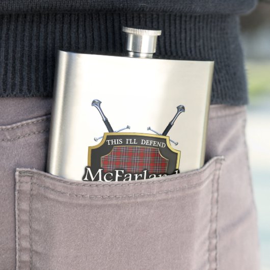 Scottish Clan McFarland Tartan Shield and Swords Flacon (Voorbeeld)
