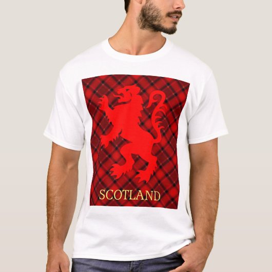 Scottish Red Lion Rampant op Tartan T-shirt (Voorkant)