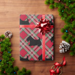 Scottish Terrier Red Plaid Wrapping Paper Cadeaupapier<br><div class="desc">Schotse terriërs versieren dit rode geruite inpakpapier. Dit klassieke inpakpapier is geweldig voor mannen of vrouwen,  een verjaardag,  Kerstmis,  enz...  Het ontwerp is van originele kunst.</div>