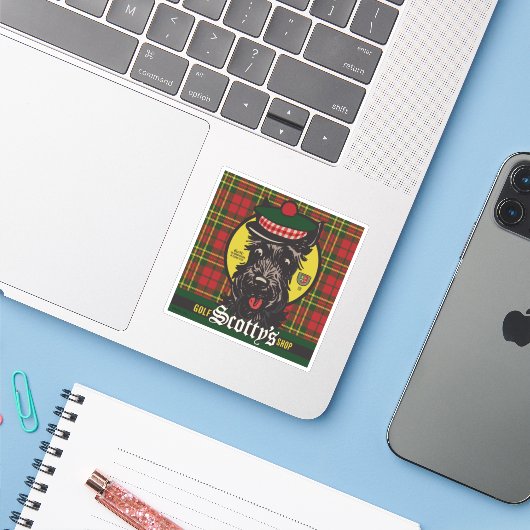 Scotty's Golf Shop Sticker (Laptop met iPhone)