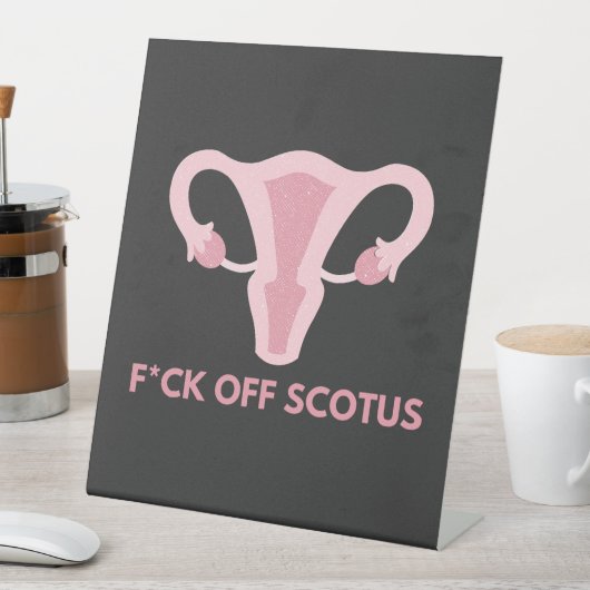 SCOTUS Abortus Ban Protest Reclamebord Met Voetstuk (Insitu)