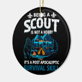 Scout zijn is geen hobby, maar een apocalyptische  keramisch ornament (Links)