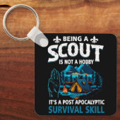 Scout zijn is geen hobby, maar een apocalyptische sleutelhanger (Voorkant)
