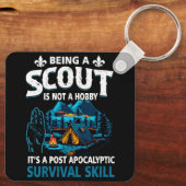 Scout zijn is geen hobby, maar een apocalyptische sleutelhanger (Achterkant)
