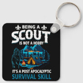 Scout zijn is geen hobby, maar een apocalyptische sleutelhanger (Achterkant)