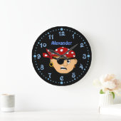 Scowling Boy Pirate Personalized Clock w/ Notulen Grote Klok (Huis)