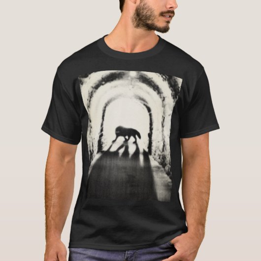 SCP-023 / Black Shuck Wikidot afbeelding T-shirt (Voorkant)