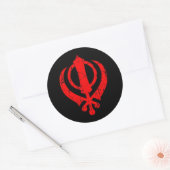 Scratched Red Sikh Khanda-symbool op zwart Ronde Sticker (Envelop)