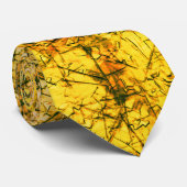 Scratches op een licht gevlekt, geel afbeelding stropdas (Opgerold)