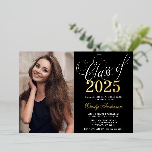 Script Black 2025 Photo Graduation Party Gold Folie Uitnodiging (Staand Voorkant)