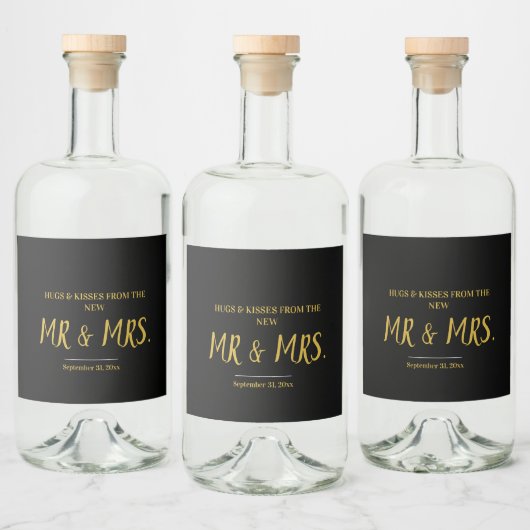 Script Black and Gold Elegant Mr & Mrs Wedding Likeurfles Etiket (Flessen)