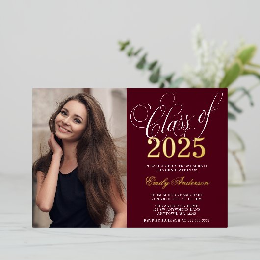 Script Bourgondië 2025 Foto Afstuderen Party Gold Folie Uitnodiging (Staand Voorkant)