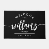 Script Familienaam Modern Zwart Gepersonaliseerd Deurmat (Voorkant)
