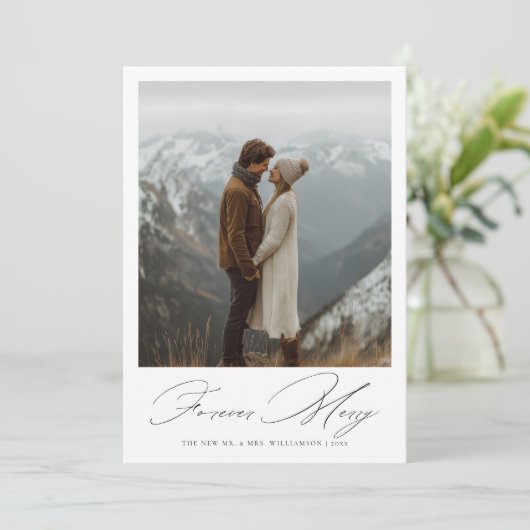 Script Forever Merry Newlywed Wedding Photo Feestdagenkaart (Staand voorkant)
