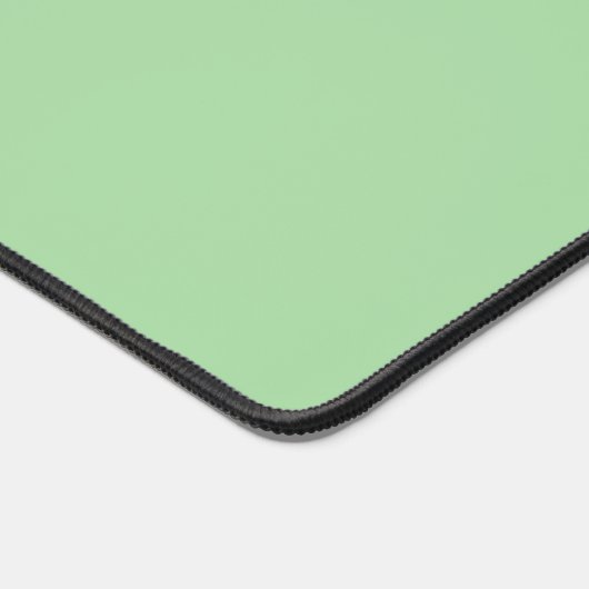 Script kalligrafie & laurierbladeren op limoengroe bureaumat (Hoek)