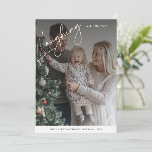 Script lachen helemaal grappig kerstfoto feestdagenkaart (Staand voorkant)