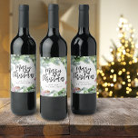 Script Merry Christmas Waterverf Greenery Wijn Etiket<br><div class="desc">Waterverf groen met script "Merry Christmas" gepersonaliseerd met familienaam wijnlabels maakt een geweldig cadeau.</div>