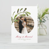 Script & Mistletoe Vrolijk & Getrouwd Foto Feestdagenkaart (Staand voorkant)