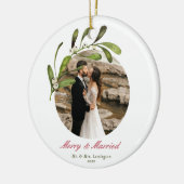 Script & Mistletoe Vrolijk & Getrouwd Foto Keramisch Ornament (Links)