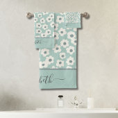 Script Monogram Boho Sage Groene Wit Grijze Bloeme Bad Handdoek