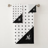 Script Monogram Zwart op wit Polka Dot Patroon Bad Handdoek (Insitu)