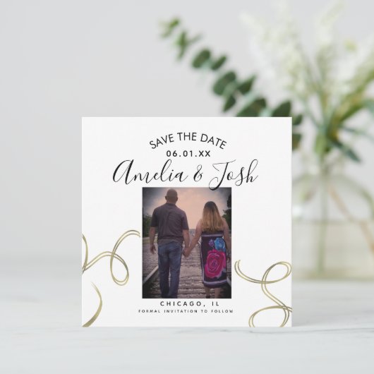 Script Save the Date Foto Faux Swirl Zwart Wit Kaart (Staand voorkant)