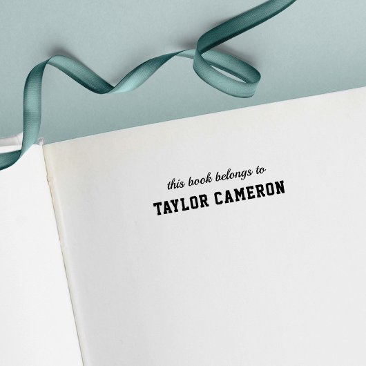 Script & Serif Varsity Style Dit boek hoort bij T0 Zelfinktende Stempel