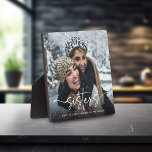 Script Sisters Photo Keepsake Gift Fotoplaat<br><div class="desc">Elegante zuster foto plaquette. Design bestaat uit leuke en elegante typografie met script en zonder lettertype. Pas eenvoudig de zusterofferte aan en upload een favoriete foto van u en uw zus! Perfect cadeau voor Kerstmis of verjaardagen.</div>