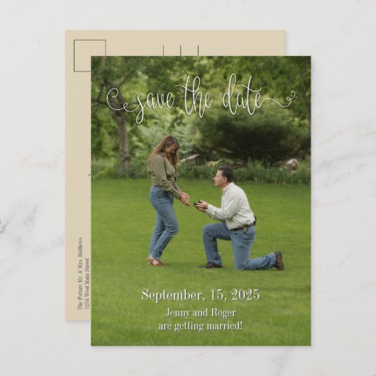 Script White Font De datum opslaan Aankondigingskaart (Voorkant / Achterkant)