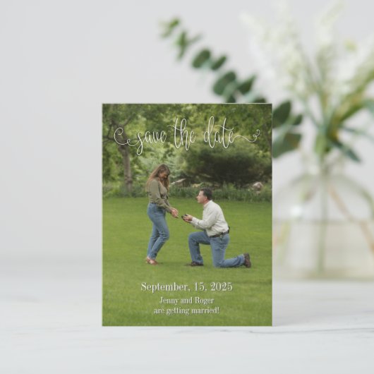 Script White Font De datum opslaan Aankondigingskaart (Staand voorkant)