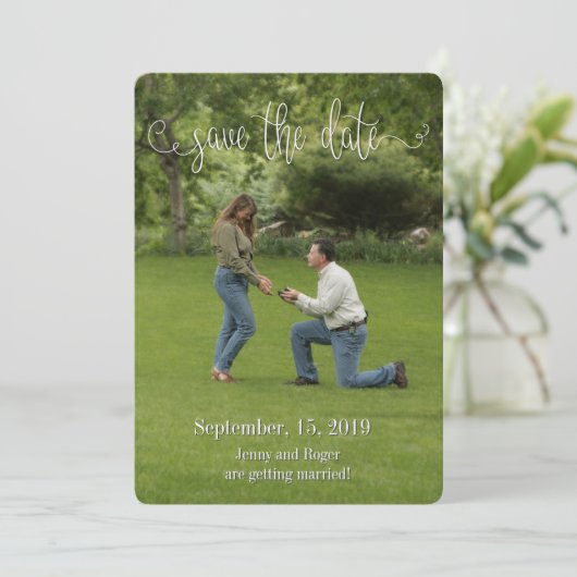 Script White Font De datum opslaan Kaart (Staand voorkant)