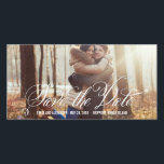 Scripted Beauty sparen de Datum Fotokaarten Save The Date<br><div class="desc">Deze chique en moderne fotokaarten vragen uw gasten stijlvol om de datum voor uw grote dag op te slaan. Verkrijgbaar in andere kleuren (aangepaste kleuraanvragen zijn welkom!).</div>