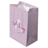 Scriptnaam & monogram | Magenta & Lichtpaars Medium Cadeauzakje (Achterkant Gekanteld)
