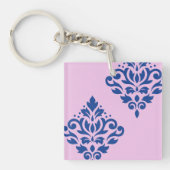 Scroll Damask Art I Blauw op Roze Sleutelhanger (voorkant)