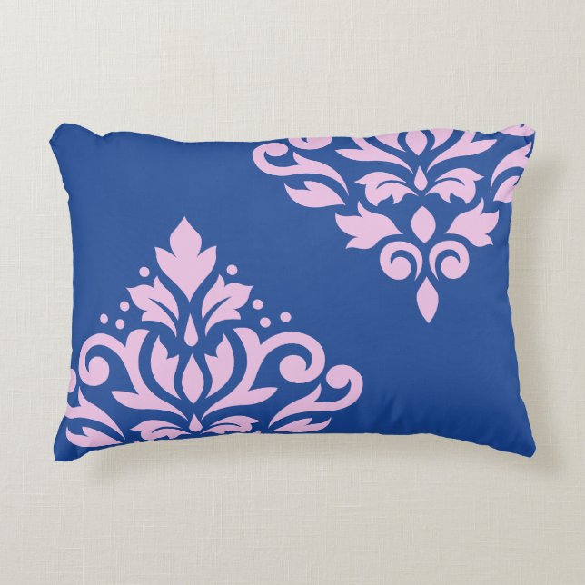 Scroll Damask Art I Pink op Blauw Accent Kussen (Voorkant)