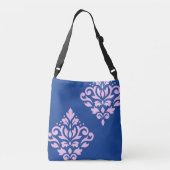 Scroll Damask Art I Pink op Blauw Crossbody Tas (Achterkant)