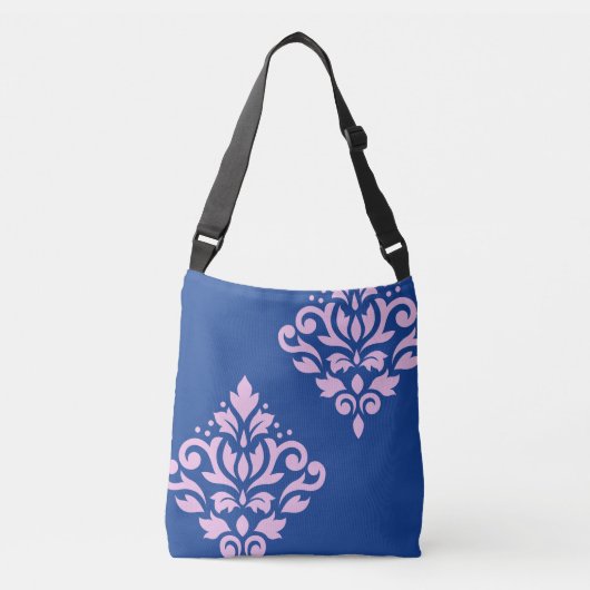 Scroll Damask Art I Pink op Blauw Crossbody Tas (Voorkant)
