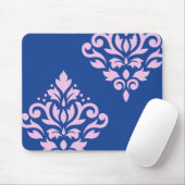 Scroll Damask Art I Pink op Blauw Muismat (Met muis)