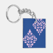 Scroll Damask Art I Pink op Blauw Sleutelhanger (Voorkant Links)