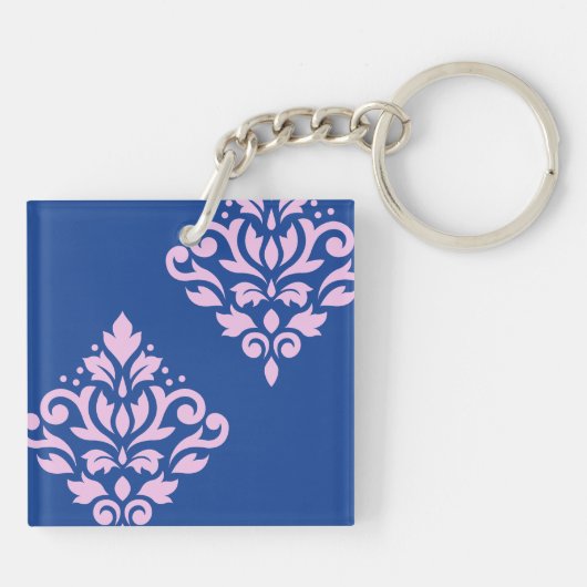 Scroll Damask Art I Pink op Blauw Sleutelhanger (Achterkant)