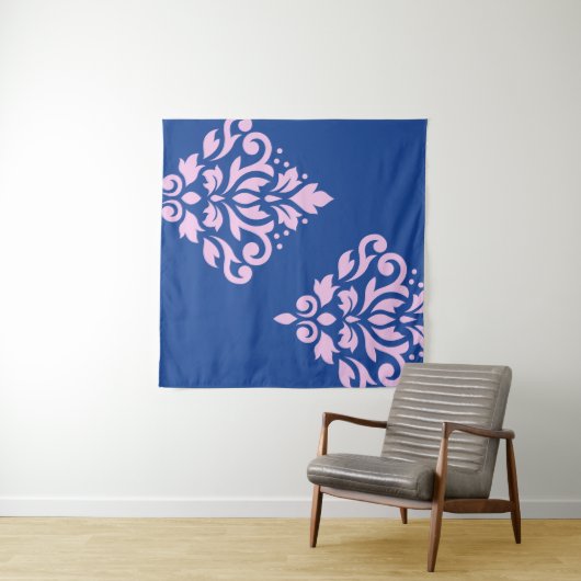 Scroll Damask Art I Pink op Blauw Wandkleed (In Situ (horizontaal))