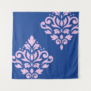 Scroll Damask Art I Pink op Blauw Wandkleed