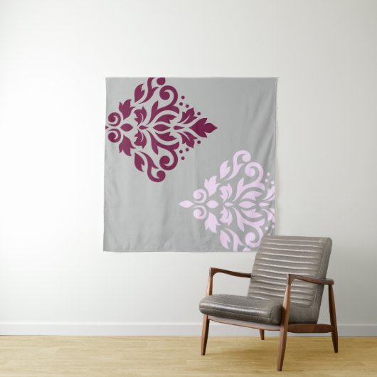 Scroll Damask Art I Plum Pink Gray Wandkleed (In Situ (horizontaal))