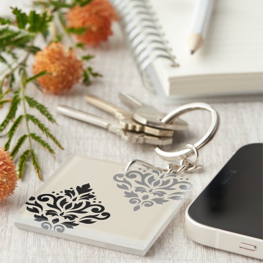 Scroll Damask Art I Zwart Grijs Crème Sleutelhanger (Voorkant Rechts)