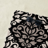 Scroll Damask Big Pattern Taupe Cream Black Strandlaken (In situ)