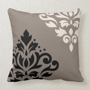 Scroll Damask Kunst I Zwart & Crème op Taupe Kussen