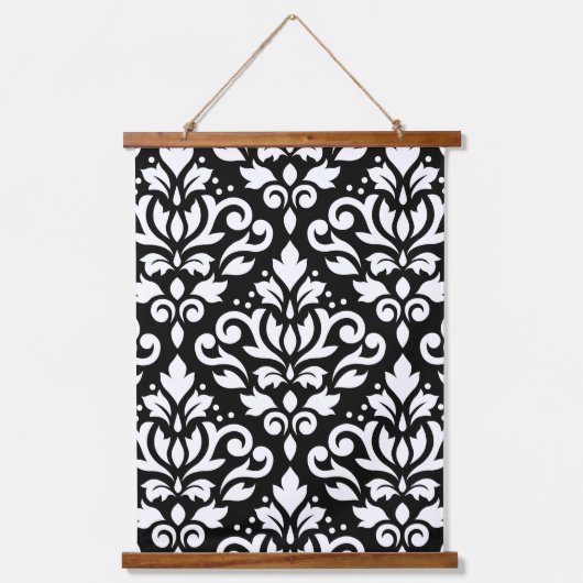 Scroll Damask Large Pattern White op Black Hangend Wandkleed (Voorkant)