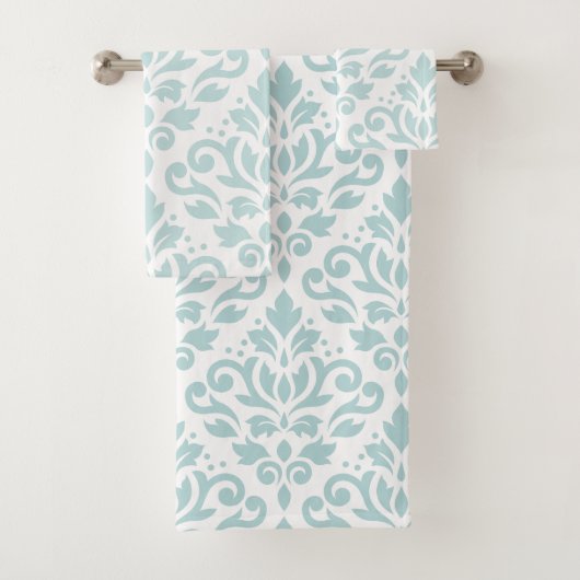 Scroll Damask Lg Ptn Lt Duck Egg Blue op White Bad Handdoek (Insitu)